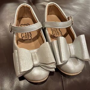 Silver Piperdoodles Bow Shoes